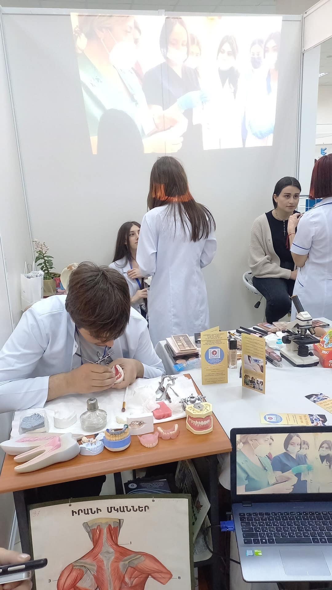 Build Responsive Real- World Websites with HTML and CSS