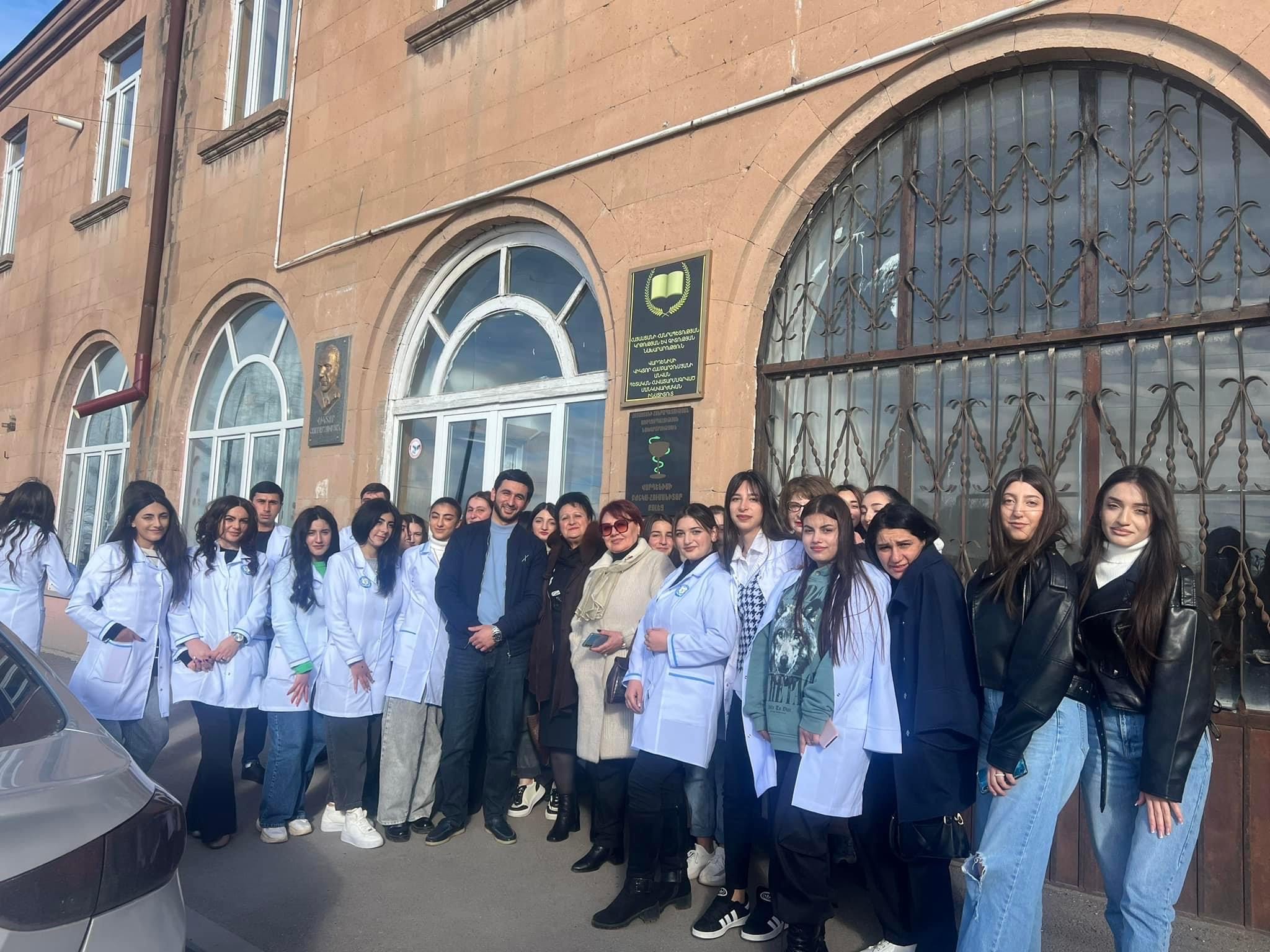 Build Responsive Real- World Websites with HTML and CSS